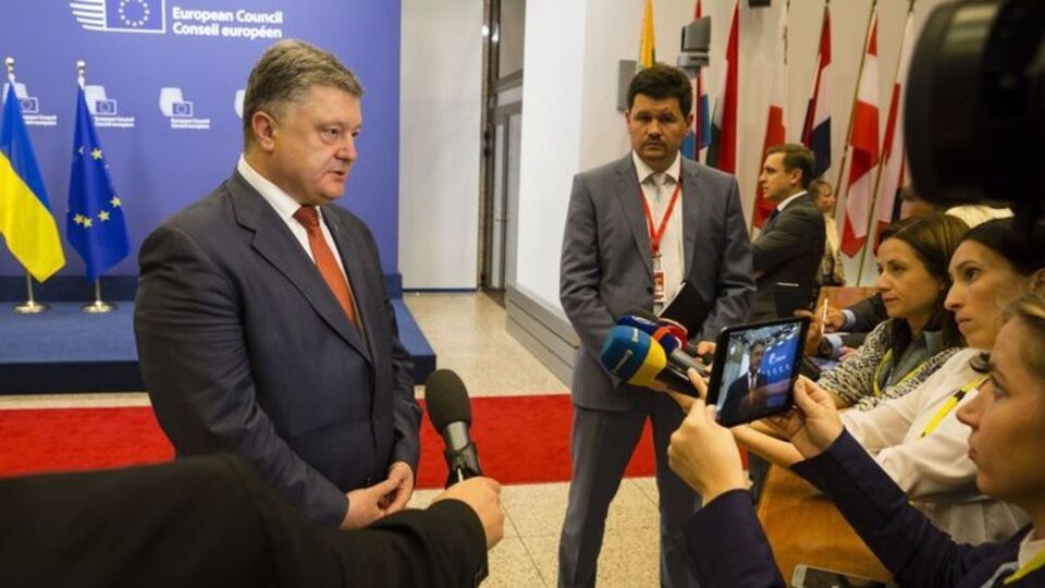 Порошенко: Мы ожидаем позитивных сообщений в конце работы завтрашнего саммита ЕС