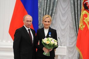 В 2014 году Владимир Путин наградил Ирину Яровую орденом Почета