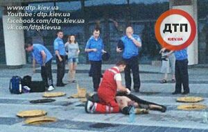 Рабочие на набережной ремонтировали канализацию