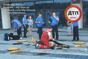 Рабочие на набережной ремонтировали канализацию