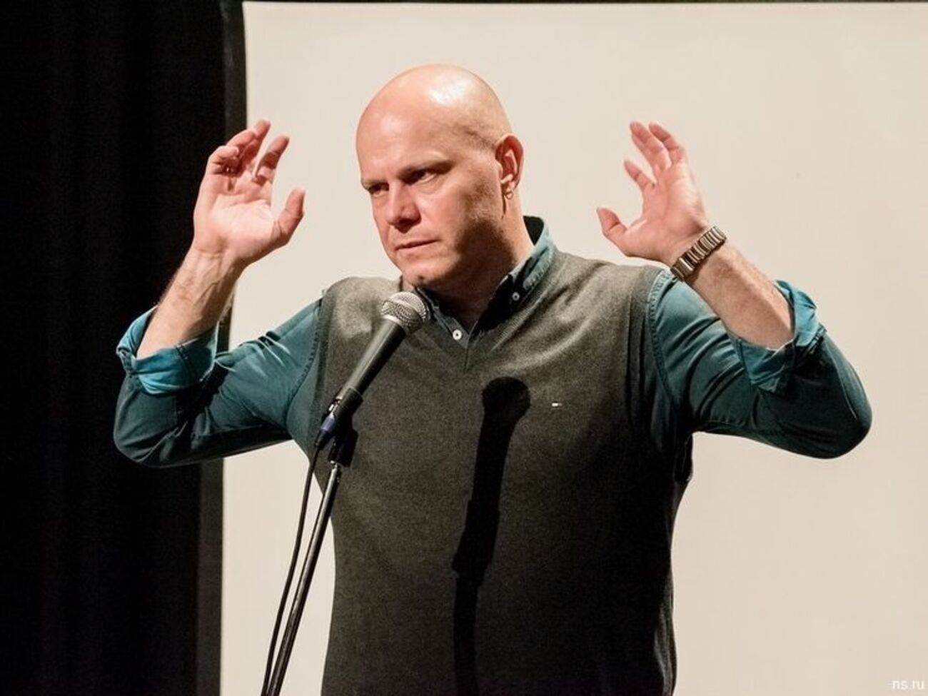 Кортнев: Отказ от демократических свобод ужасен, но сейчас необходим