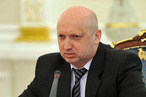 Турчинов поздравил украинцев с Днем Конституции