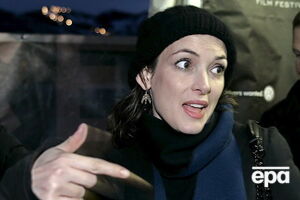 Райдер заверила, что знает Деппа как хорошего, любящего, заботливого мужчину, который всеми силами защищает тех, кого любит