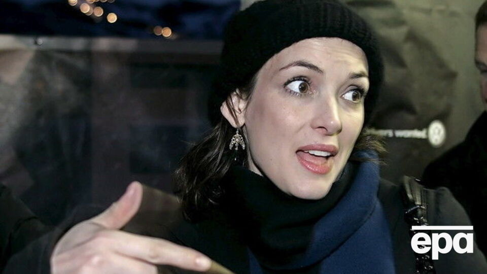 Райдер заверила, что знает Деппа как хорошего, любящего, заботливого мужчину, который всеми силами защищает тех, кого любит