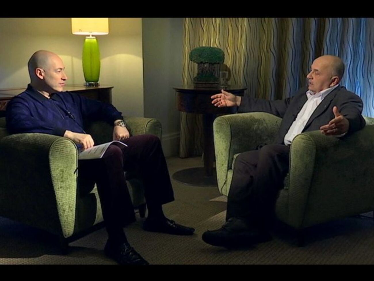 Виктор Суворов: Дворцовый переворот в России очень даже возможен