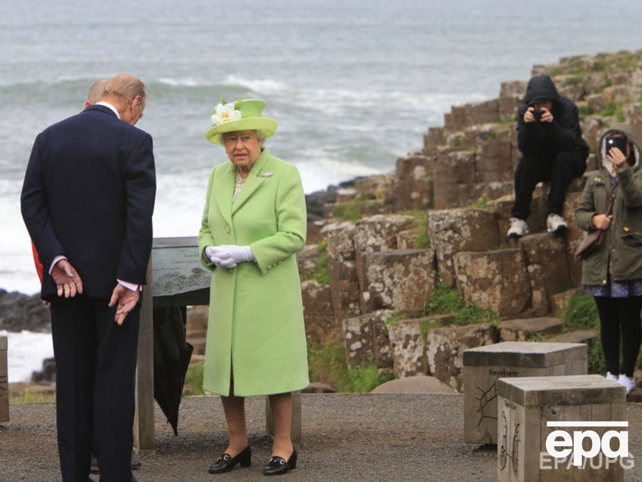 Елизавета II находится с визитом в Северной Ирландии