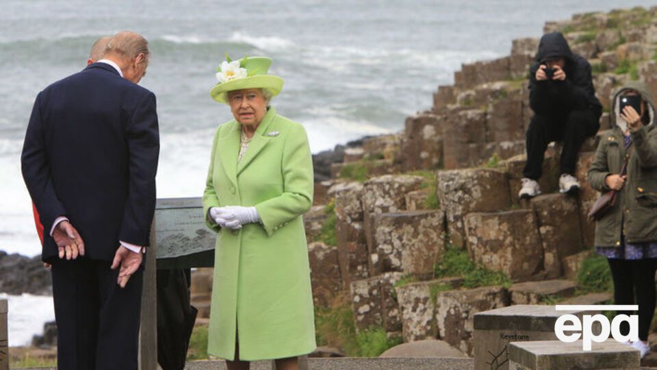 Елизавета II находится с визитом в Северной Ирландии