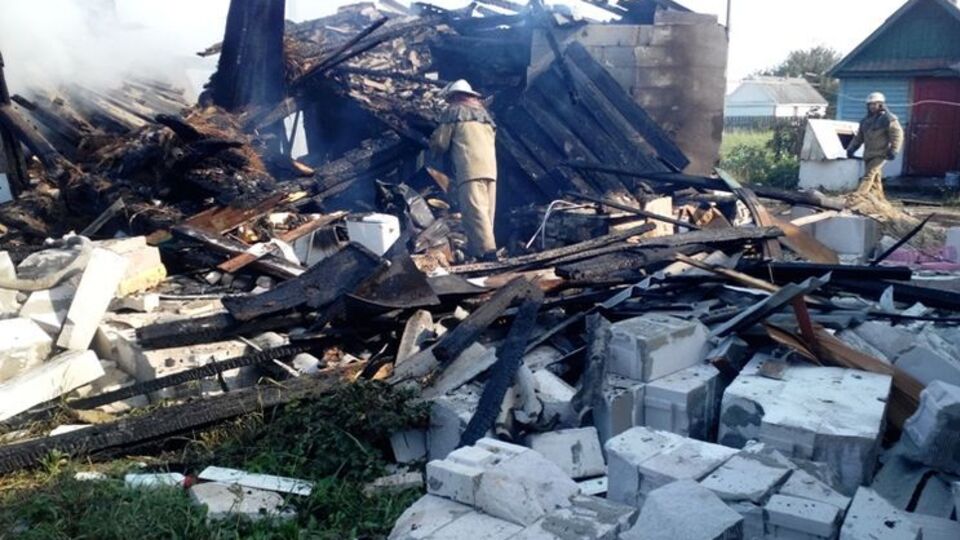 Спасатели потушили пожар за три часа
