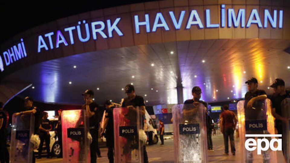 Вечером 28 июня террористы устроили стрельбу и взрывы в аэропорту имени Ататюрка