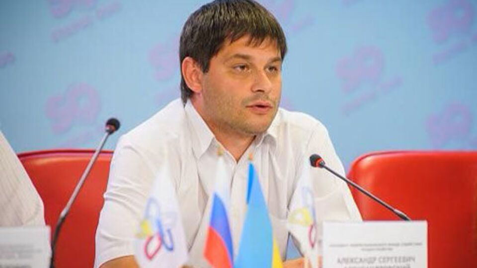 Александровский с матерью подкупали местных депутатов в Харьковской области, чтобы те принимали обращения о федерализации, заявляют в СБУ
