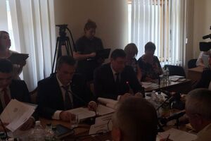 На заседании регламентного комитета Рады присутствовали антикоррупционный прокурор Назар Холодницкий и генпрокурор Юрий Луценко
