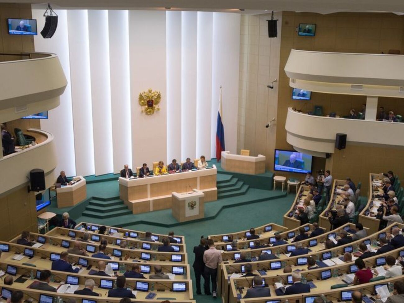 Совфед одобрил изменения в 14 российских законов