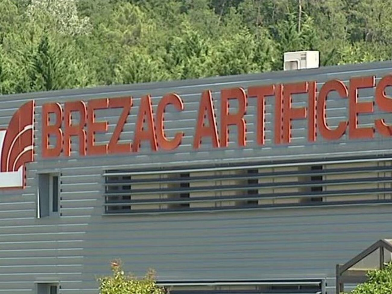 Взрыв произошел на фабрике по производству фейерверков Brezac