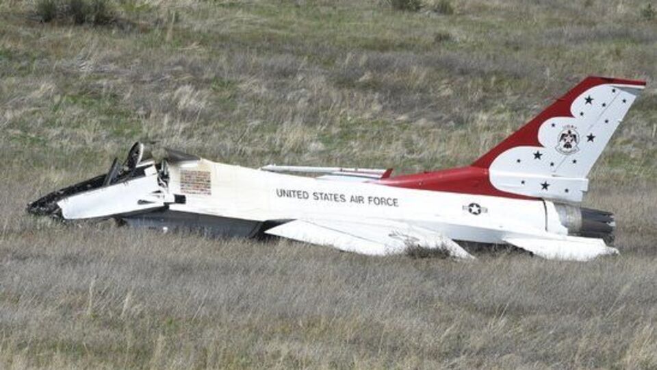 Самолет упал, когда Обама фотографировался с выпускниками академии