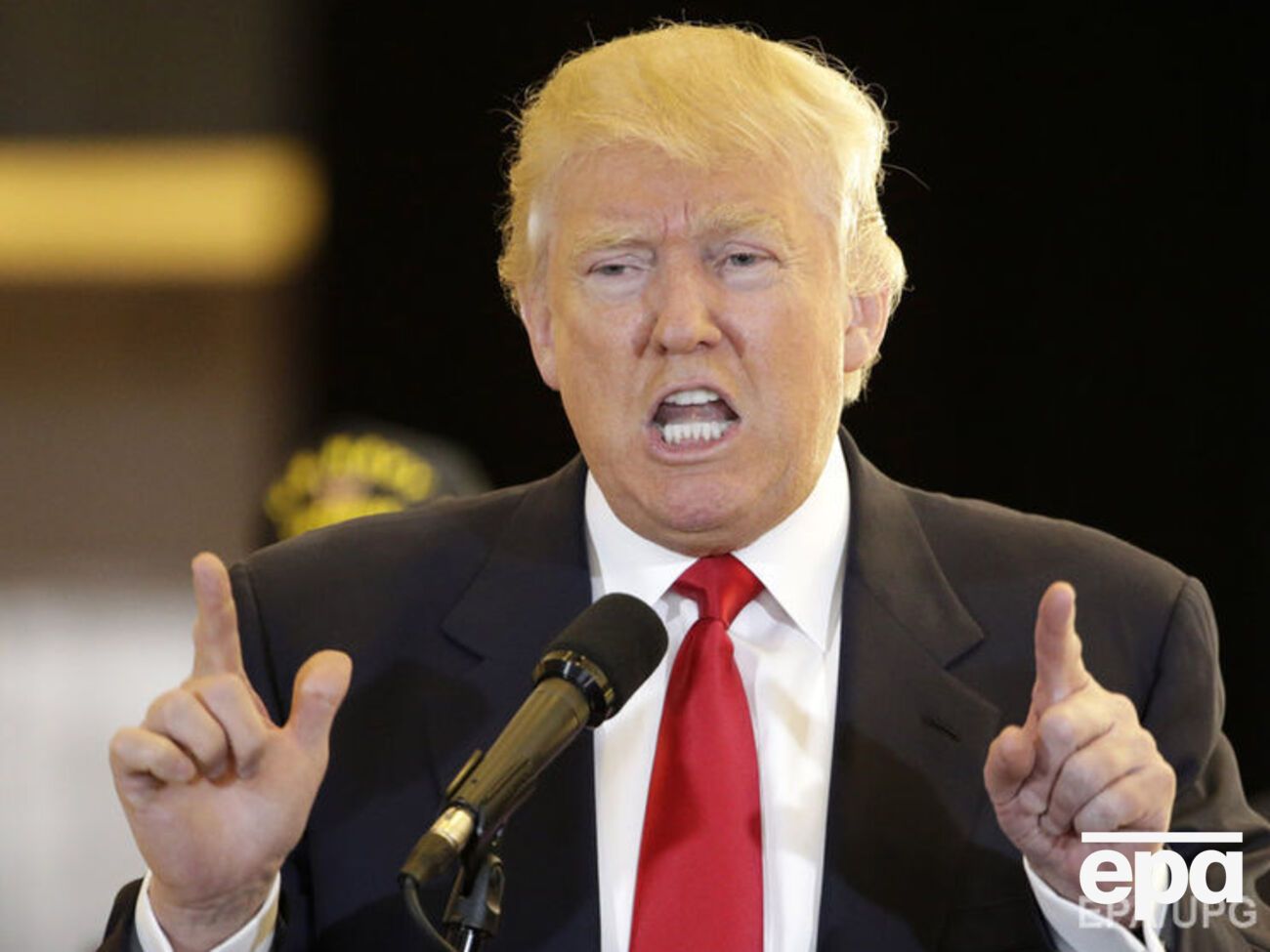 Трампу нельзя доверить американское ядерное оружие и&nbsp;руководство вооруженными силами США, убеждена Клинтон