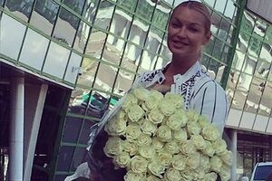 Волочкова: Укрывшись любимым одеялом из роз, я ощущаю свободу