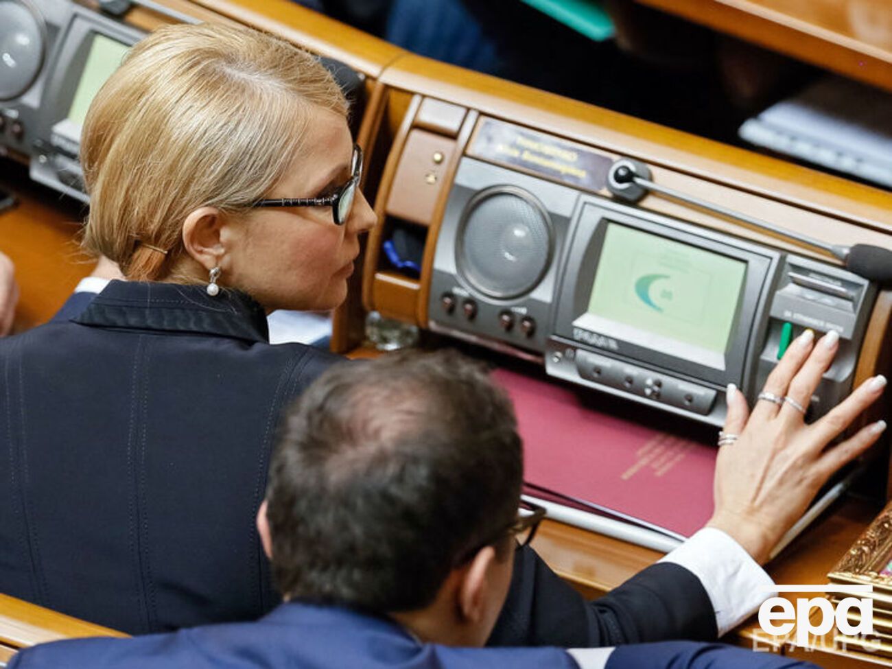 При голосовании за изменения в Конституцию в части правосудия Юлия Тимошенко воздержалась