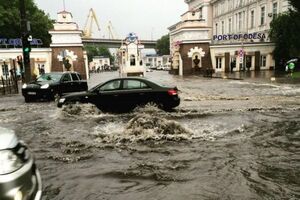Одессу затопило сильными ливнями. Фоторепортаж