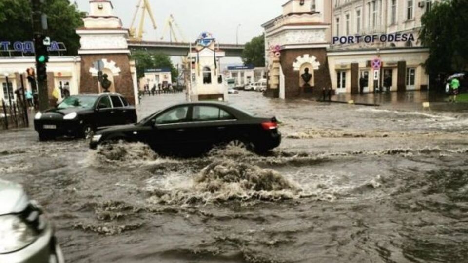 Одессу затопило сильными ливнями. Фоторепортаж