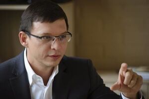 Мураев не может "просто сидеть и ждать, пока разрушится так называемая власть"