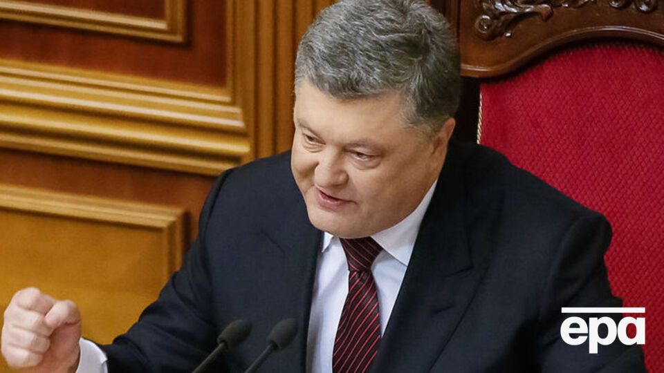 Порошенко назвал апрельский политический кризис "неукраинским сценарием"