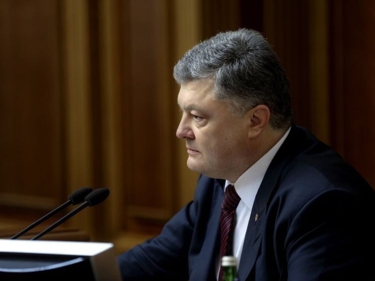 Порошенко: Изменения в Конституцию будут обсуждаться совместно с крымскими татарами