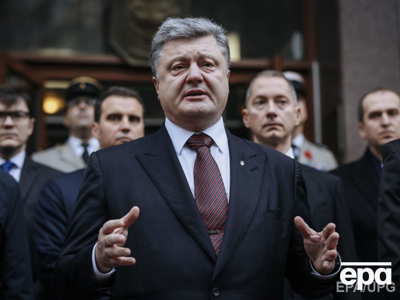 Порошенко назвал глупостью слухи о тайных договоренностях с Путиным