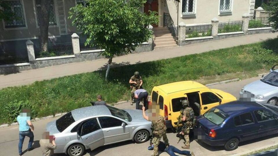 СБУ задержала полицейских-наркоторговцев
