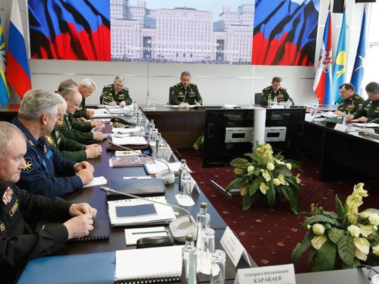Шойгу рассказал о планах усилить Западный военный округ