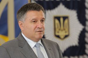 Аваков: По всей стране проводятся обыски и допрашиваются 19 главных санитарных врачей областей