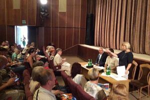 Ирина Геращенко встретилась с семьями украинских пленников на Донбассе