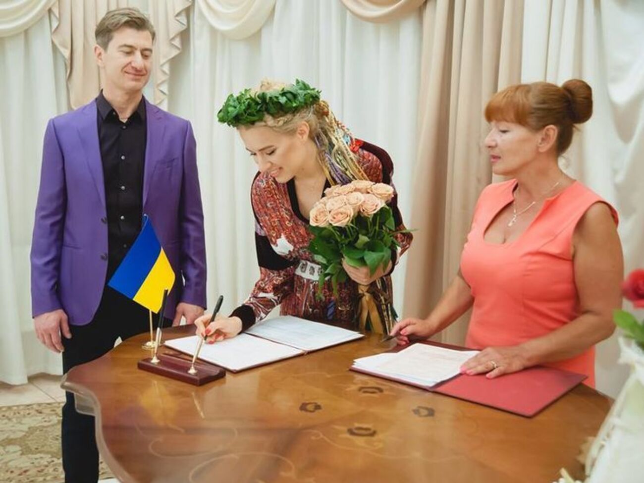 Никитин и Горбачева расписались в Печерском ЗАГСе Киева