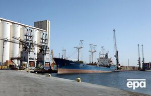 Танкер отбуксирован в порт Триполи, сообщили российские дипломаты
