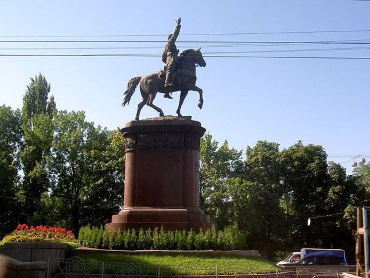 Споры вокруг Щорса не утихают