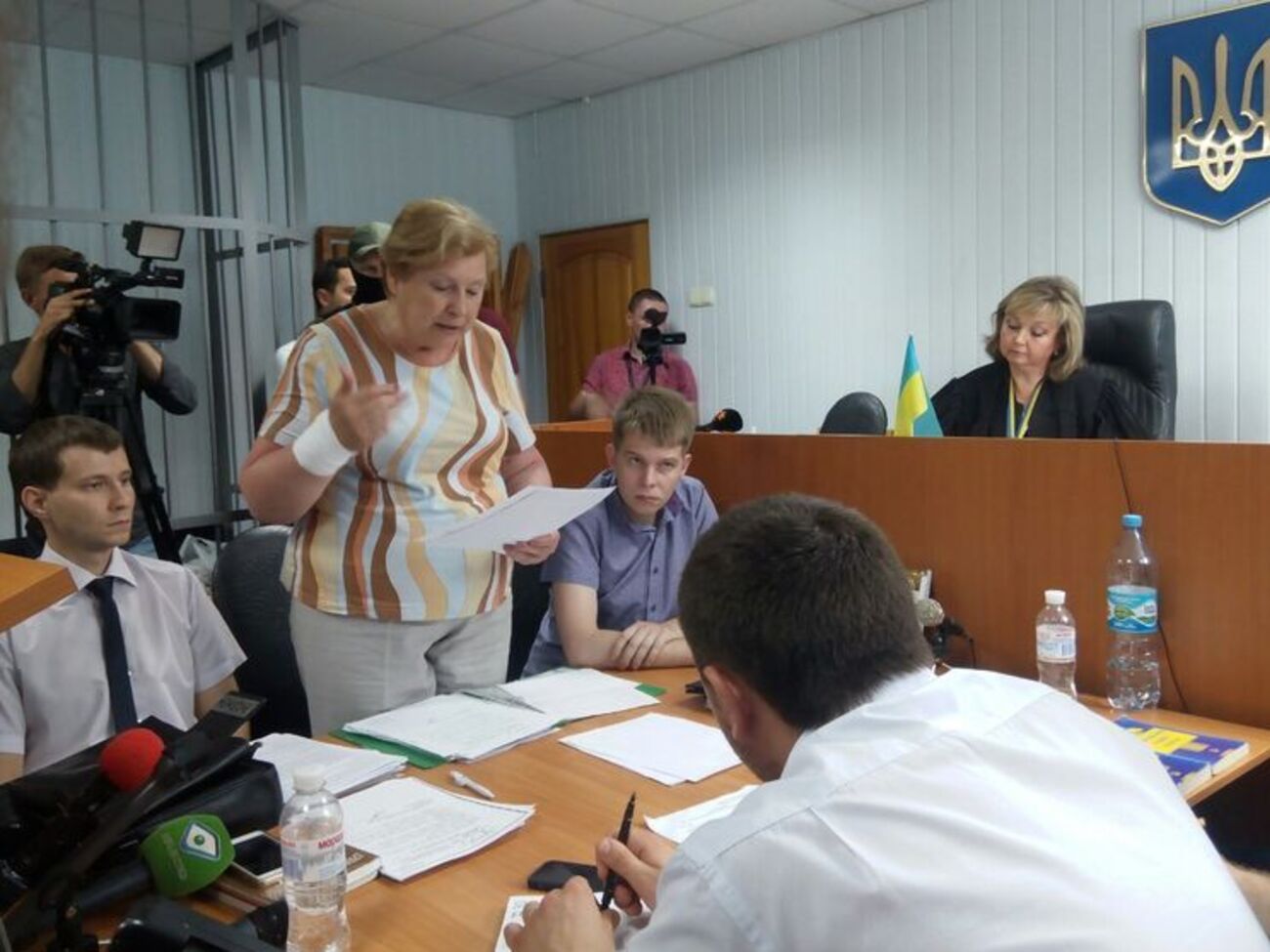 Александровская (в центре) арестована по обвинению в сепаратизме и попытке подкупа депутатов