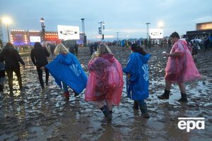 Посетители музыкального фестиваля в Германии страдают от непогоды