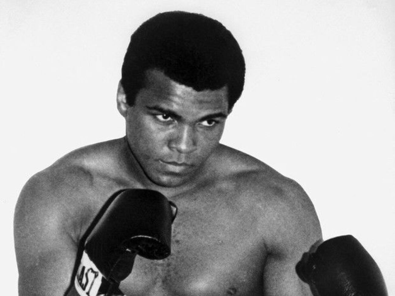 Порхал, как бабочка, жалил, как пчела. Мир скорбит о Мохаммеде Али. Фоторепортаж