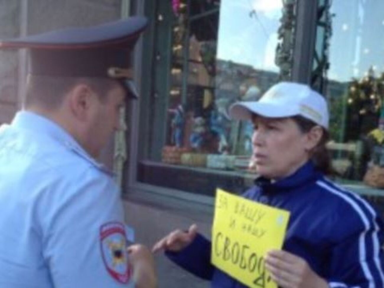 Активисты&nbsp;в Петербурге вышли на пикет в поддержку "крымских заложников"
