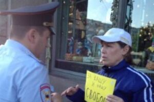 Активисты в Петербурге вышли на пикет в поддержку "крымских заложников"