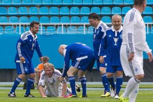 В Киеве на стадионе “Динамо” им. Валерия Лобановского сборная звезд киевского "Динамо" 86-го года обыграла со счетом 4:2 сборную друзей клуба