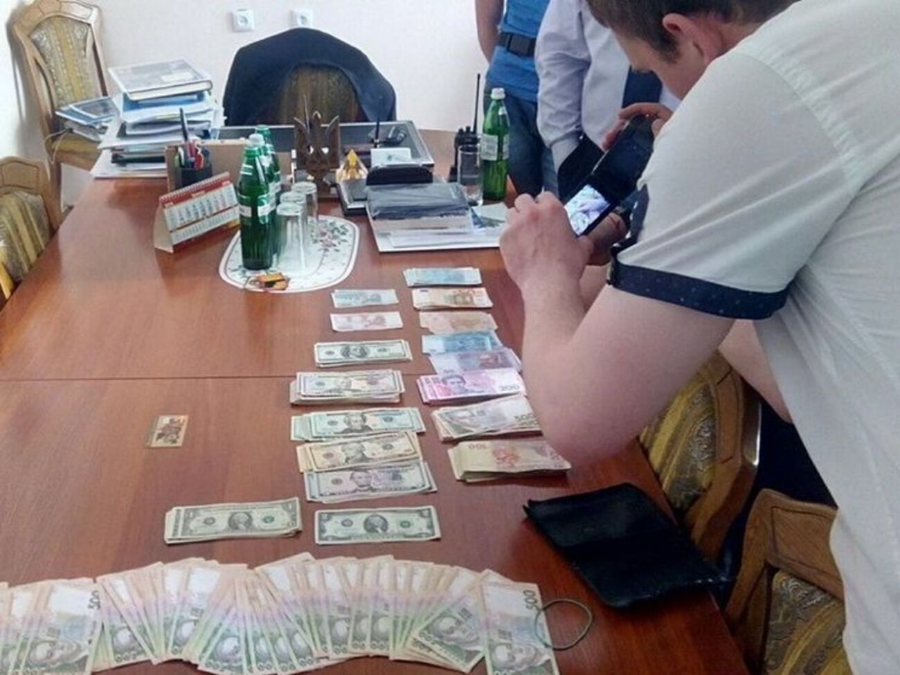 СБУ обнаружила в имении Героя Украины Романчука тоннели с золотыми слитками и антиквариатом. Фоторепортаж