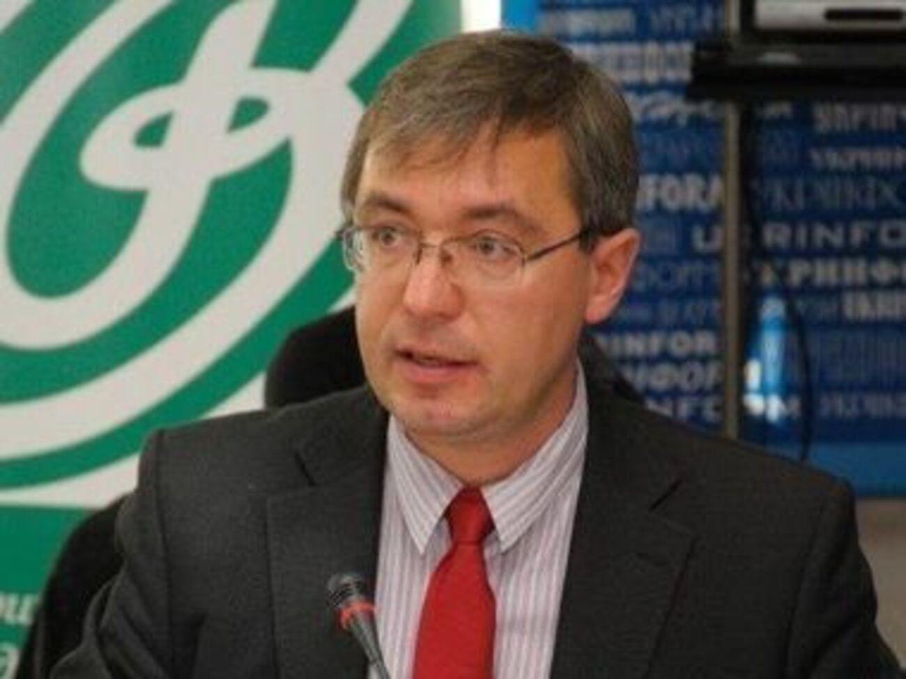 Александр Сушко: Уже есть десятки отказов и тысячи "зависших" в консульстве заявок, которые не рассматриваются неделями