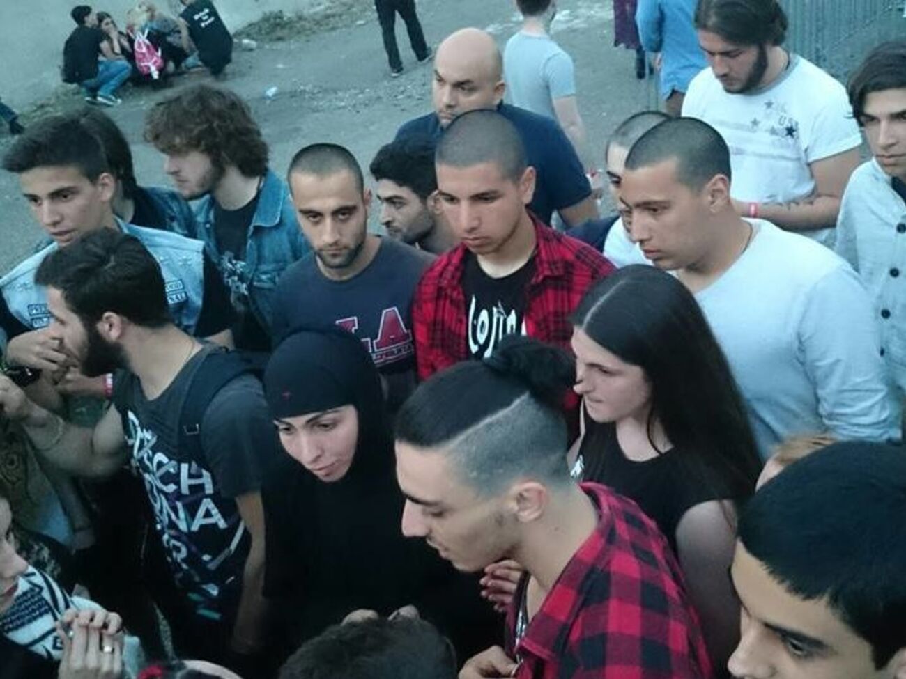 Православная молодежь Грузии доказывала рокерам, что громкая музыка оскорбляет души умерших