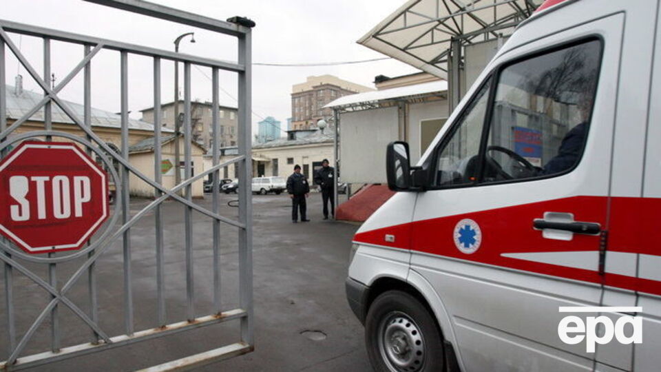 В Москве погиб выбросившийся из окна поликлиники пенсионер