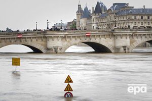 Париж страдает от самого сильного наводнения за 34 года