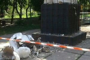 Боевики заявили, что Ленина сдуло ветром