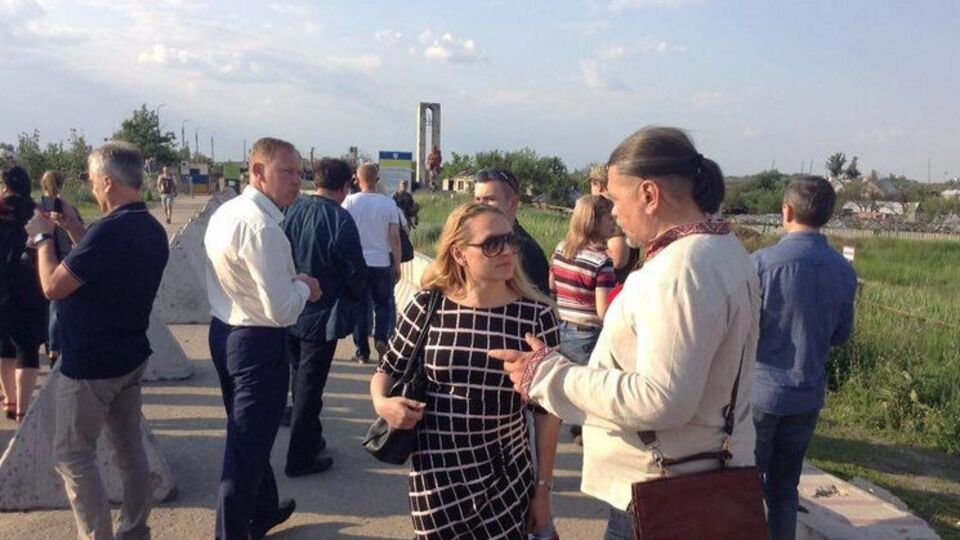 В Станице Луганской сейчас находится замминистра информполитики Татьяна Попова и советник министра по вопросам восстановления вещания нардеп Александр Бригинец