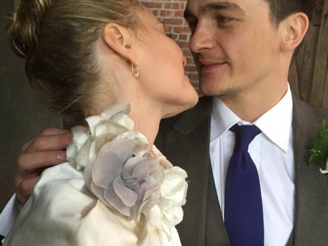 Пара поделилась свадебными фотографиями спустя месяц после свадьбы