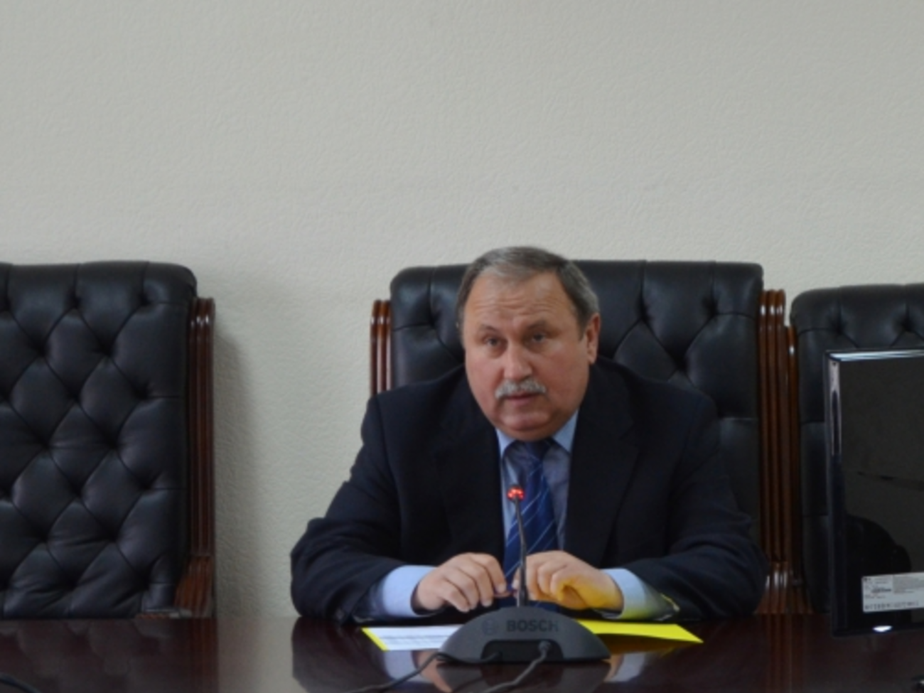 Романчук заявил, что у него очень высокое давление, и его увезли в больницу