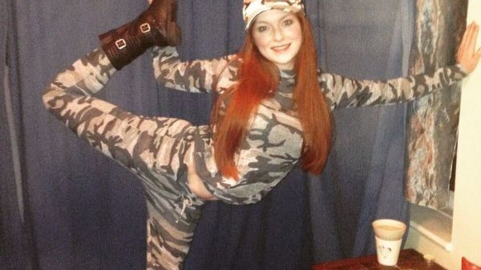 Гиллан снималась в порно под псевдонимом Софи О'Брайен